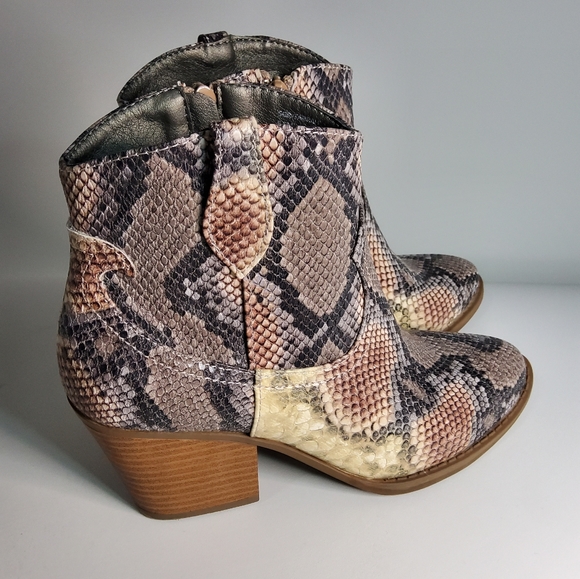 Snake Skin Print Booties Size 7 - Picture 2 of 5
